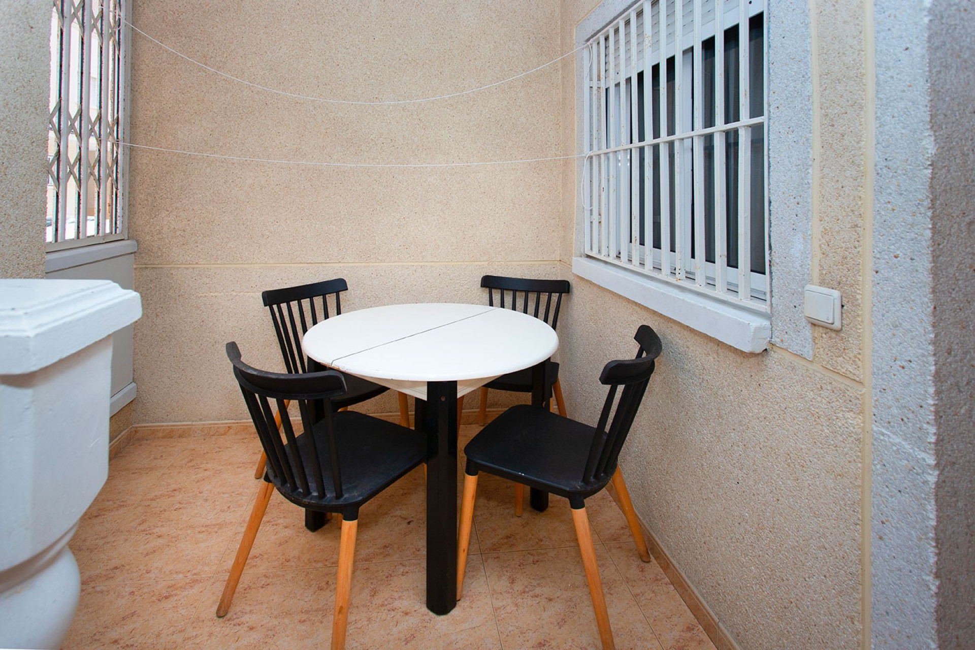 Wynajem długoterminowy - Mieszkanie w bloku - Torrevieja - Playa de los Locos