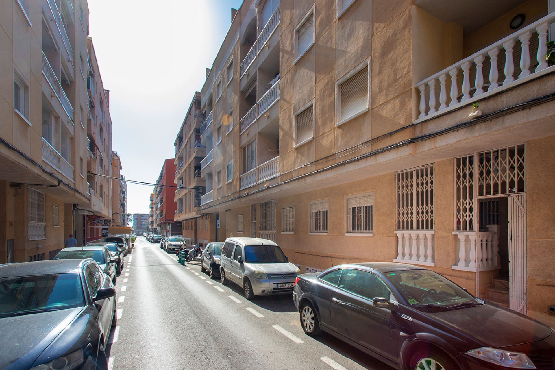 Wynajem długoterminowy - Mieszkanie w bloku - Torrevieja - Playa de los Locos