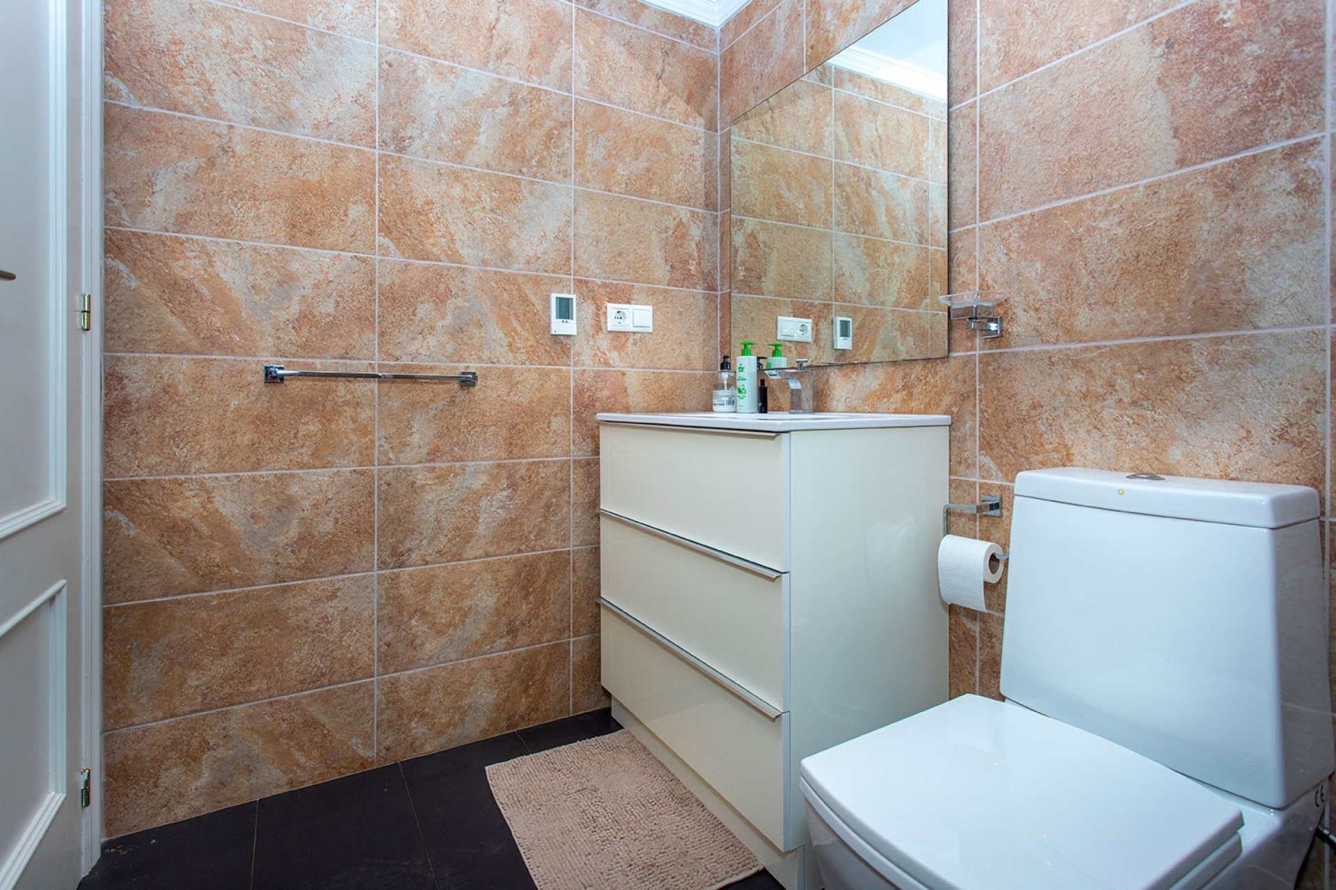 Wynajem długoterminowy - Mieszkanie w bloku - 