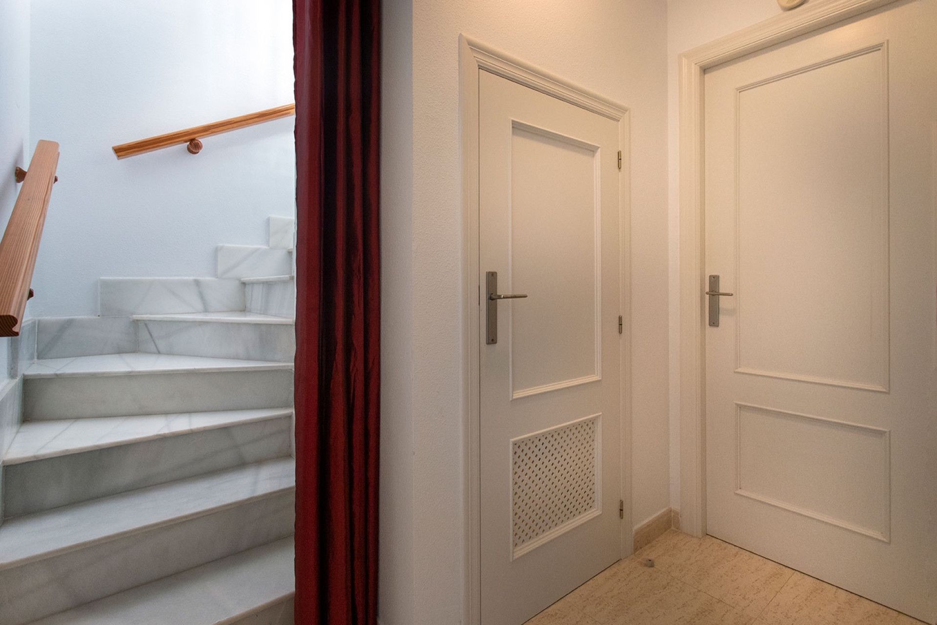 Wynajem długoterminowy - Mieszkanie w bloku - 