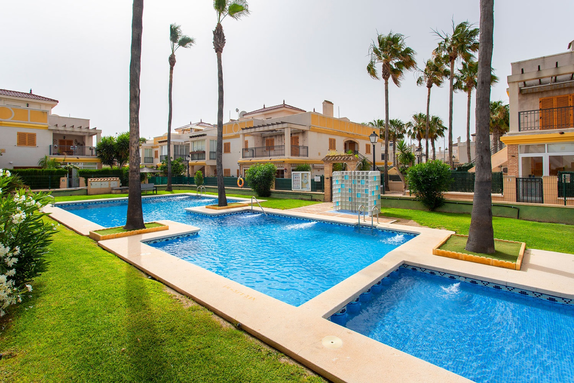 Wynajem długoterminowy - Mieszkanie w bloku - 