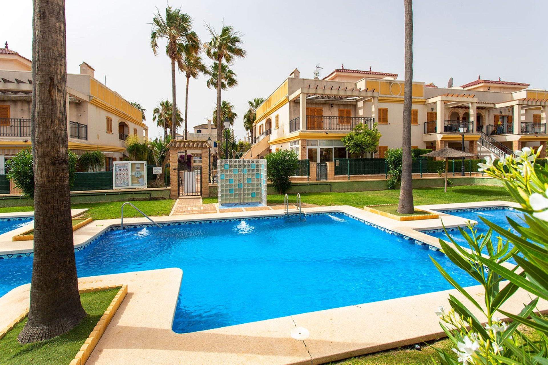 Wynajem długoterminowy - Mieszkanie w bloku - 