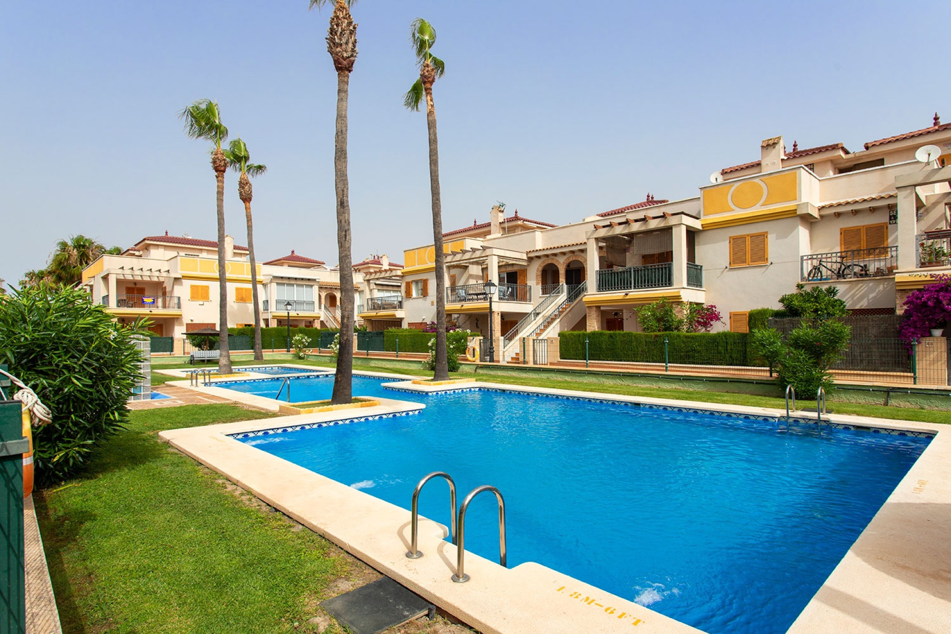 Wynajem długoterminowy - Mieszkanie w bloku - 