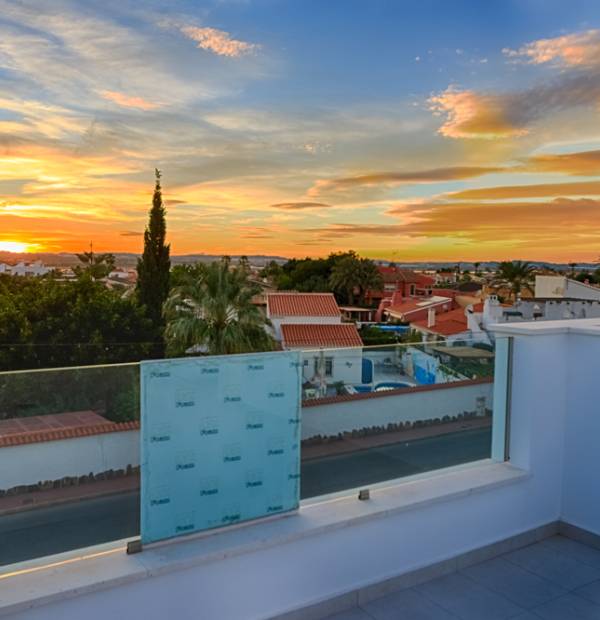 Wohnanlage in Pilar de la Horadada: Duplex und Reihenhäuser