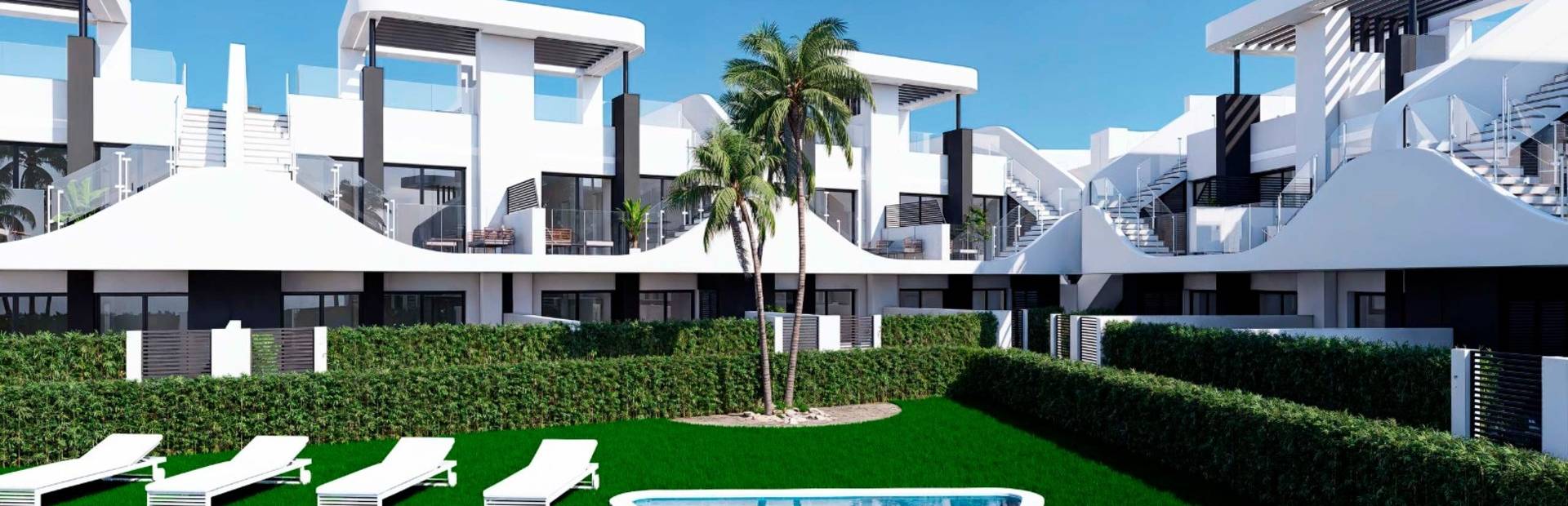 Bungalowy w San Fulgencio z Ogrodem i Basenem Wspólnym