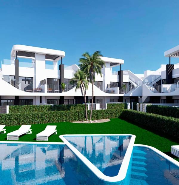 Bungalowy w San Fulgencio z Ogrodem i Basenem Wspólnym