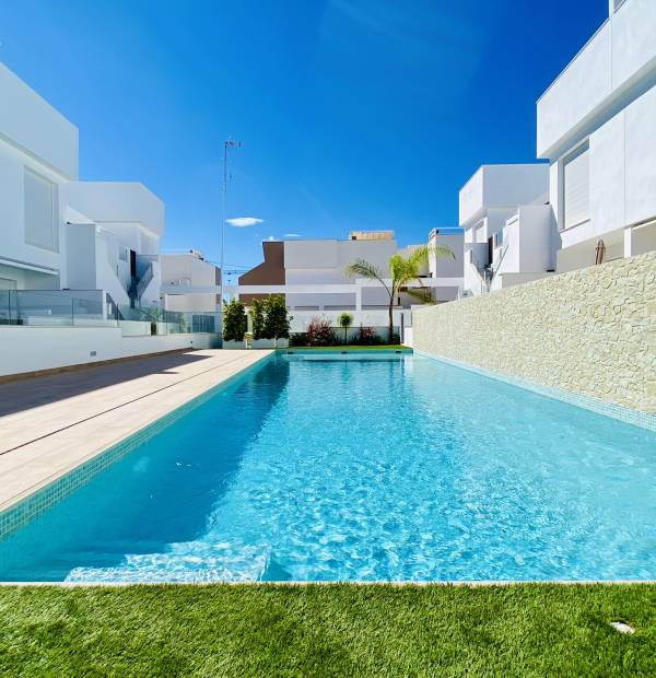 Bungalows in Pilar de la Horadada: Comfort and Style