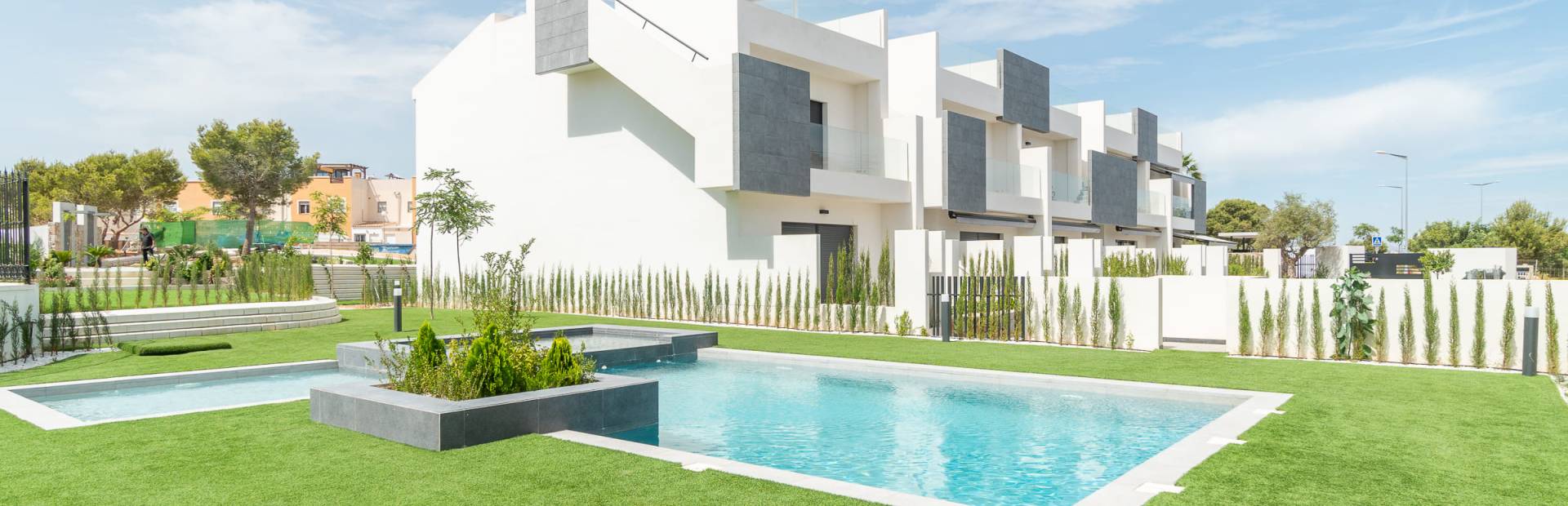 Bungalows in Torrevieja with Pool and Jacuzzi
