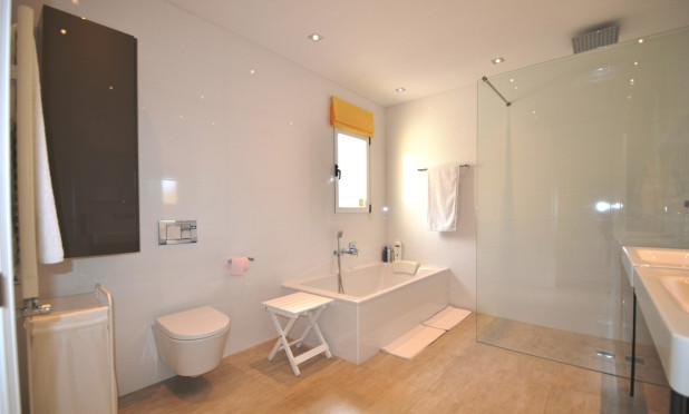 Odsprzedaż - Villa - Altea