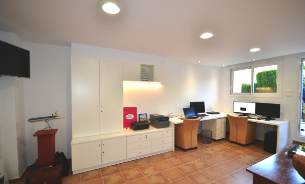 Odsprzedaż - Villa - Altea