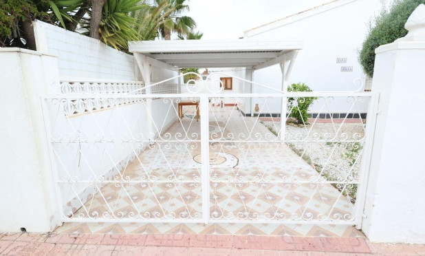 Resale - Villa - Orihuela Costa - Los Almendros-La Florida