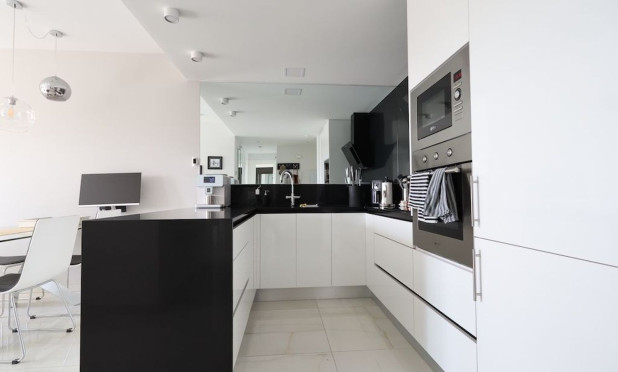 Resale - Apartment / flat - Orihuela Costa