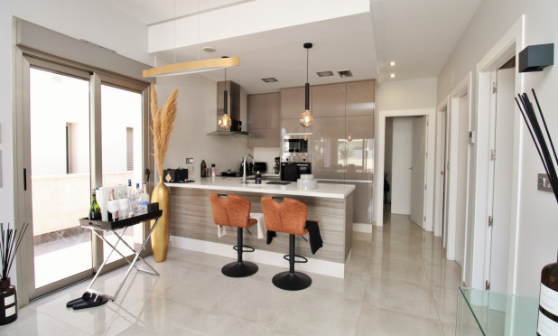 Resale - Villa - Villamartín