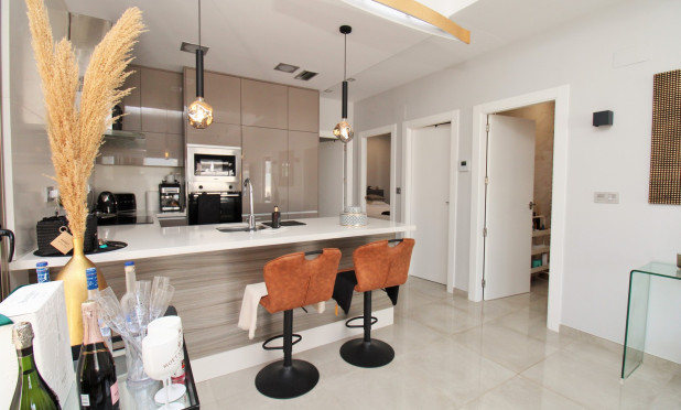 Resale - Villa - Villamartín