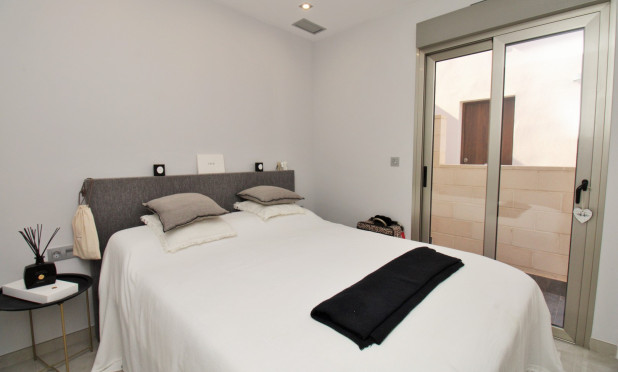 Resale - Villa - Villamartín