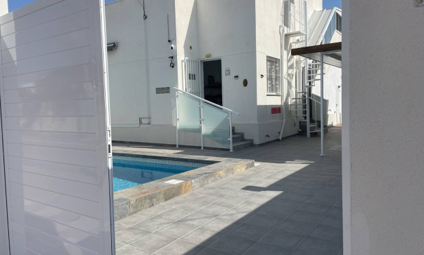 Resale - Villa - Torrevieja - San luis