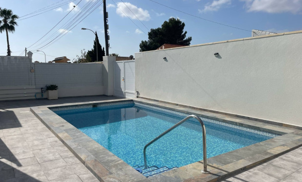 Resale - Villa - Torrevieja - San luis