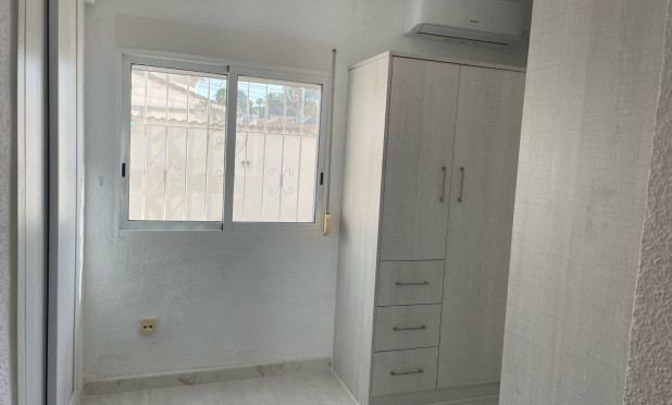 Resale - Villa - Torrevieja - San luis