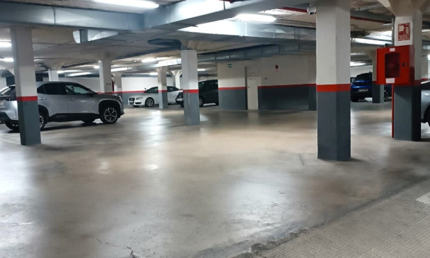 Resale - Parking - Villajoyosa - Cala de Villajoyosa