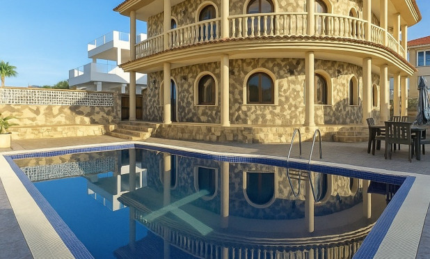 Resale - Villa - Orihuela Costa - La Zenia