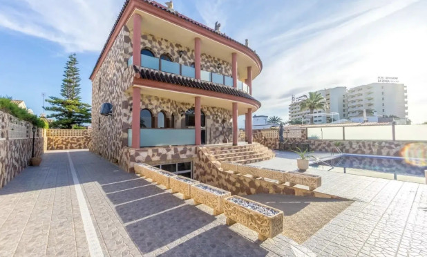 Resale - Villa - Orihuela Costa - La Zenia