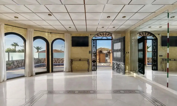 Resale - Villa - Orihuela Costa - La Zenia