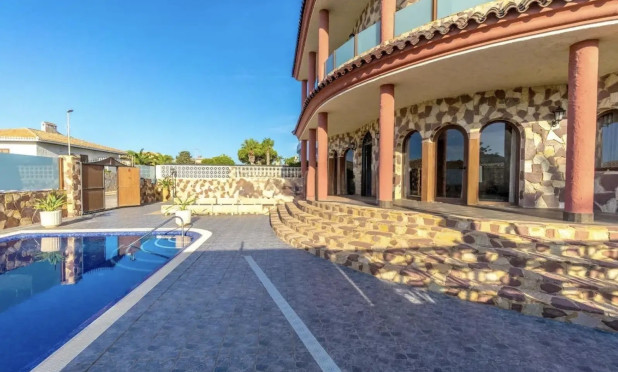 Resale - Villa - Orihuela Costa - La Zenia