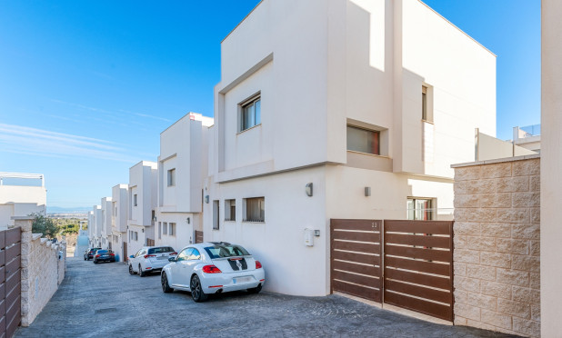 Resale - Villa - Orihuela Costa - Villamartín