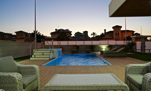 Obra nueva - Villa - Orihuela Costa - Campoamor