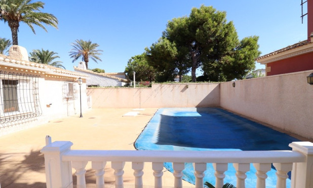 Wiederverkauf - Villa - Orihuela Costa - Punta Prima