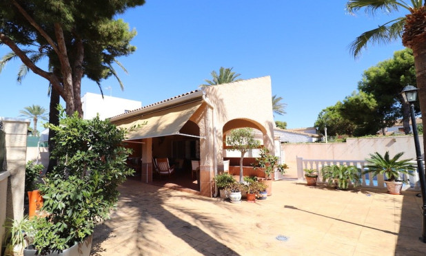 Resale - Villa - Orihuela Costa - Punta Prima