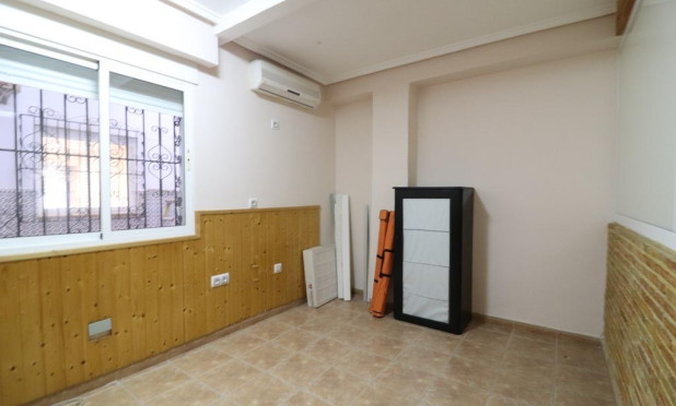 Resale - Commercial - Torrevieja - Playa del Cura