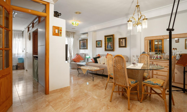 Resale - Apartment / flat - Torrevieja - La Mata pueblo