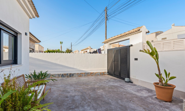 Resale - Villa - Torrevieja - El chaparral