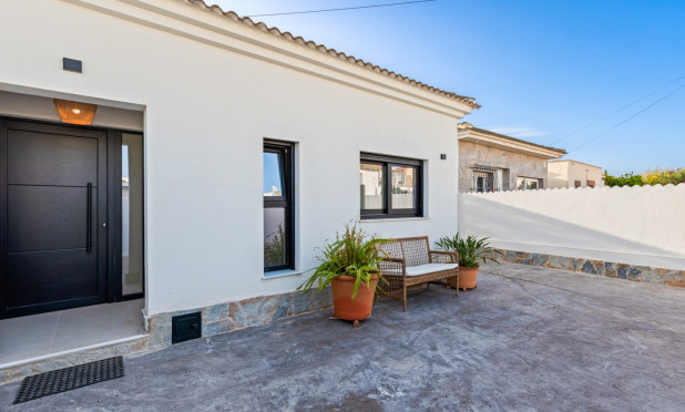 Resale - Villa - Torrevieja - El chaparral