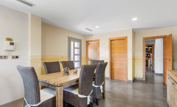 Odsprzedaż - Villa - Elche