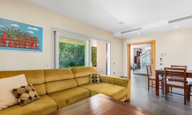 Odsprzedaż - Villa - Elche