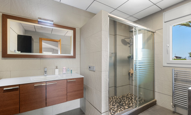 Odsprzedaż - Villa - Elche