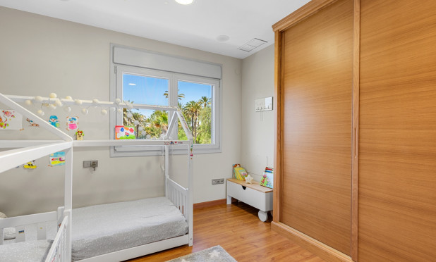 Odsprzedaż - Villa - Elche