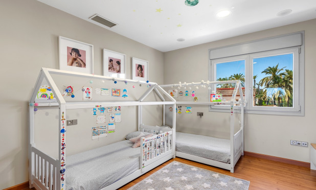 Odsprzedaż - Villa - Elche