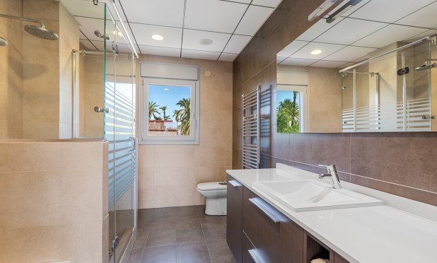 Odsprzedaż - Villa - Elche