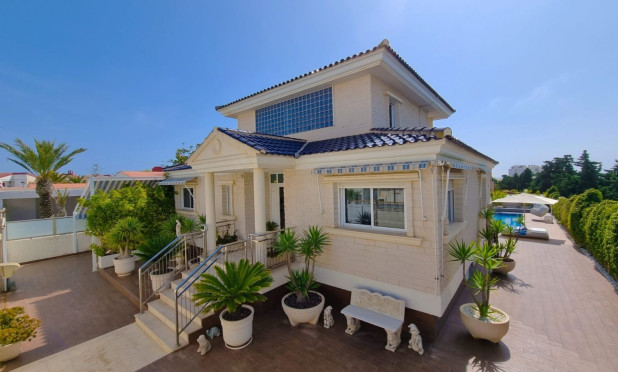 Resale - Villa - Torrevieja - La Mata