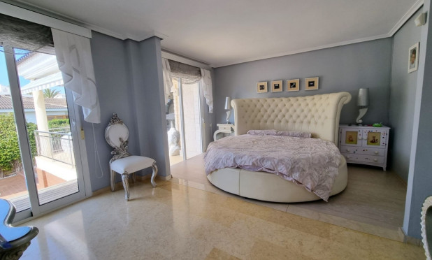 Resale - Villa - Torrevieja - La Mata