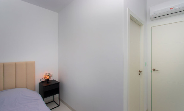 Alquiler a largo plazo - Apartamento / piso - San Miguel de Salinas