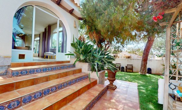 Resale - Villa - Orihuela Costa - La Zenia