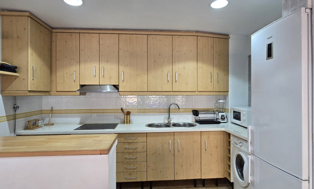 Odsprzedaż - Mieszkanie w bloku - Denia - Les Marines - Las Marinas