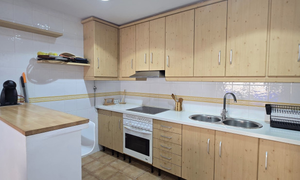 Odsprzedaż - Mieszkanie w bloku - Denia - Les Marines - Las Marinas