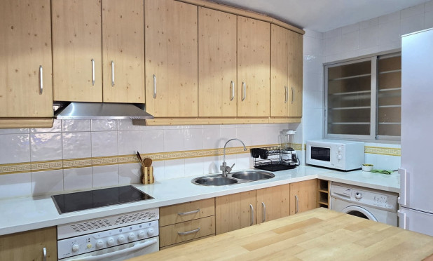 Odsprzedaż - Mieszkanie w bloku - Denia - Les Marines - Las Marinas