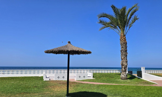 Odsprzedaż - Mieszkanie w bloku - Denia - Les Marines - Las Marinas