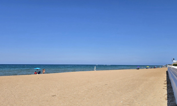 Odsprzedaż - Mieszkanie w bloku - Denia - Les Marines - Las Marinas
